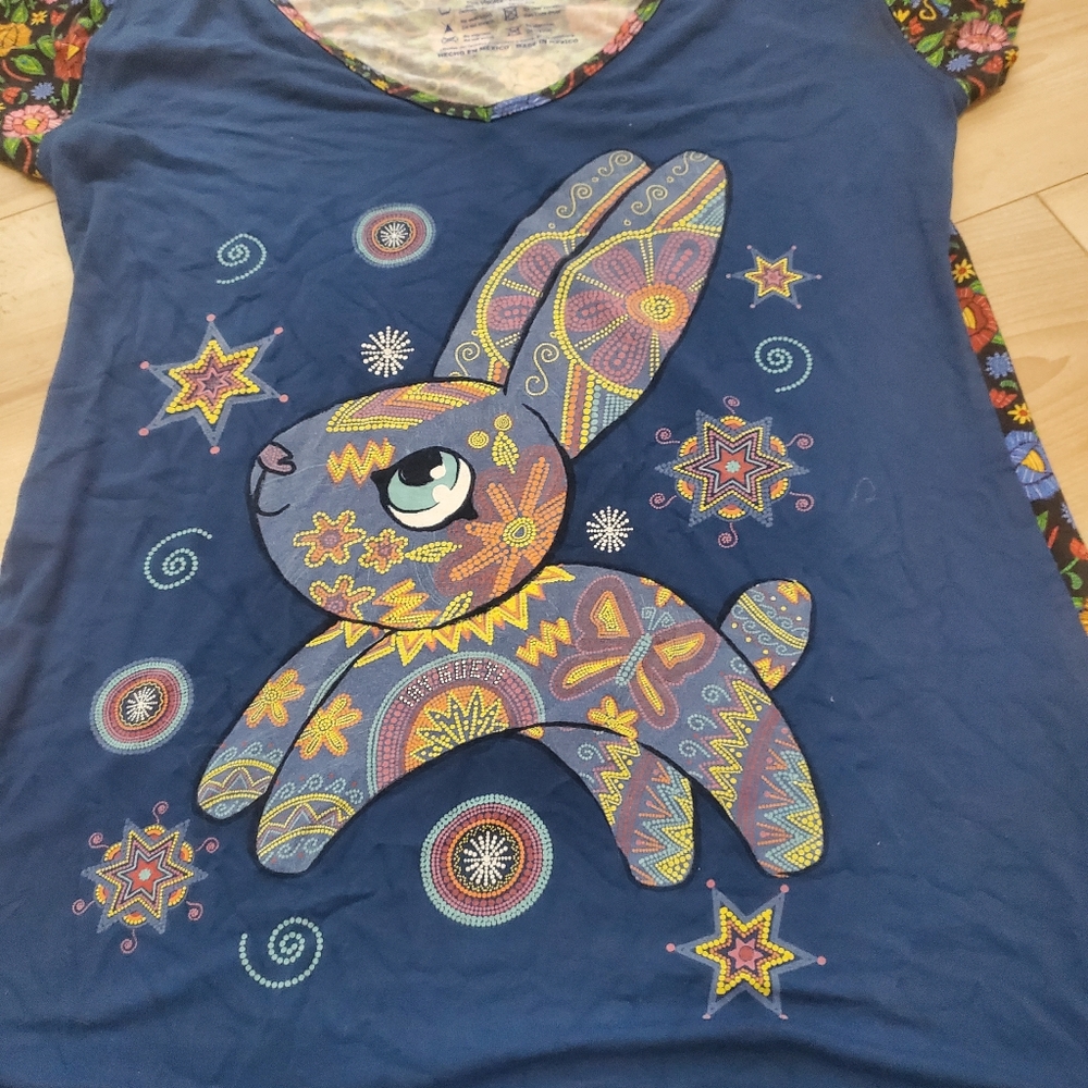 Blue Rabbit design t-shirt - Picture 4 of 4